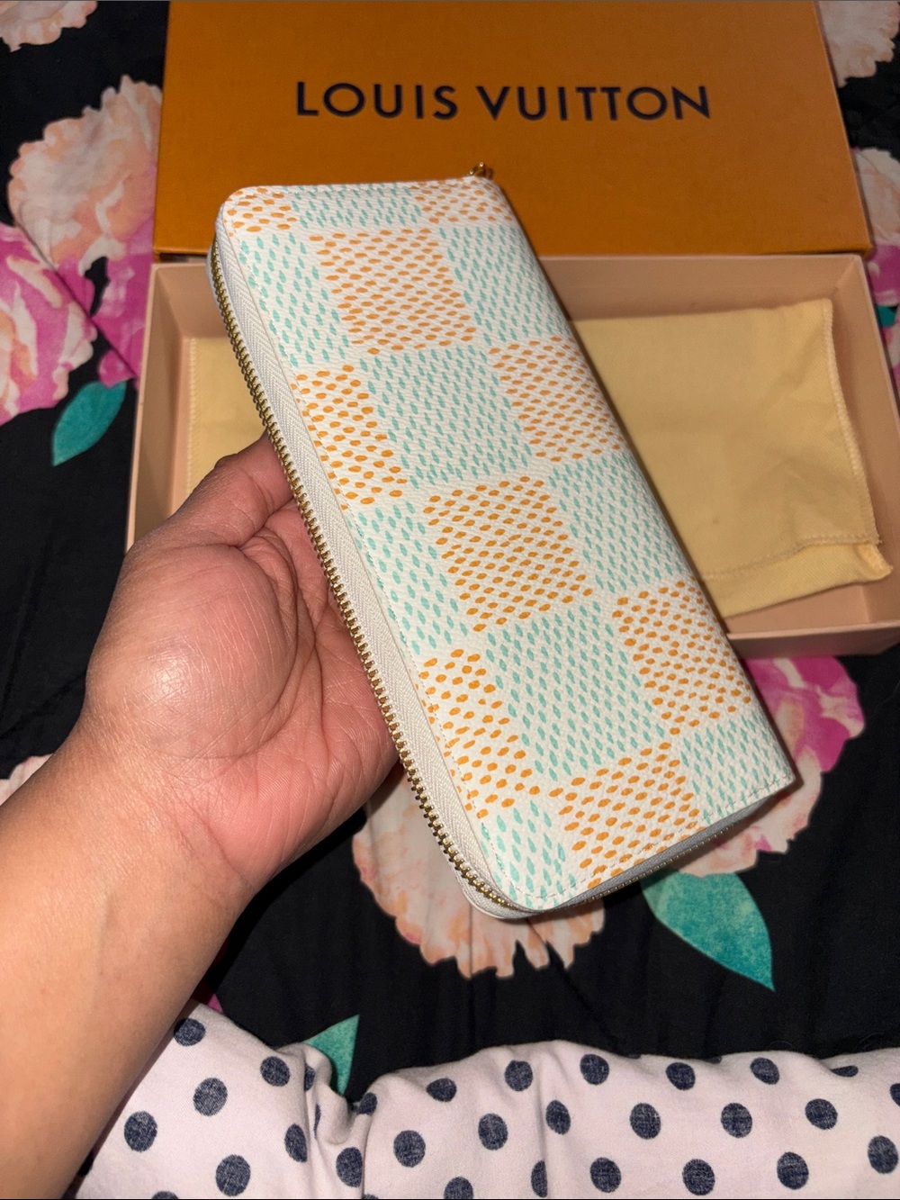 Louis Vuitton Zippy Wallet
Limited Edition Damier
Heritage Canvas - Picture 2 of 13